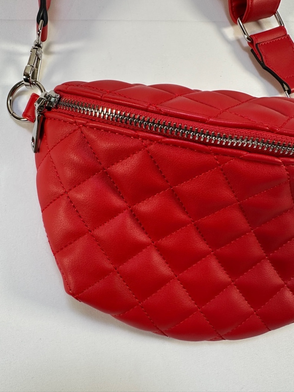 Steve Madden Quilted Belt Bag Red Faux Leather Crossbody Fanny Pack Festival - Picture 3 of 13